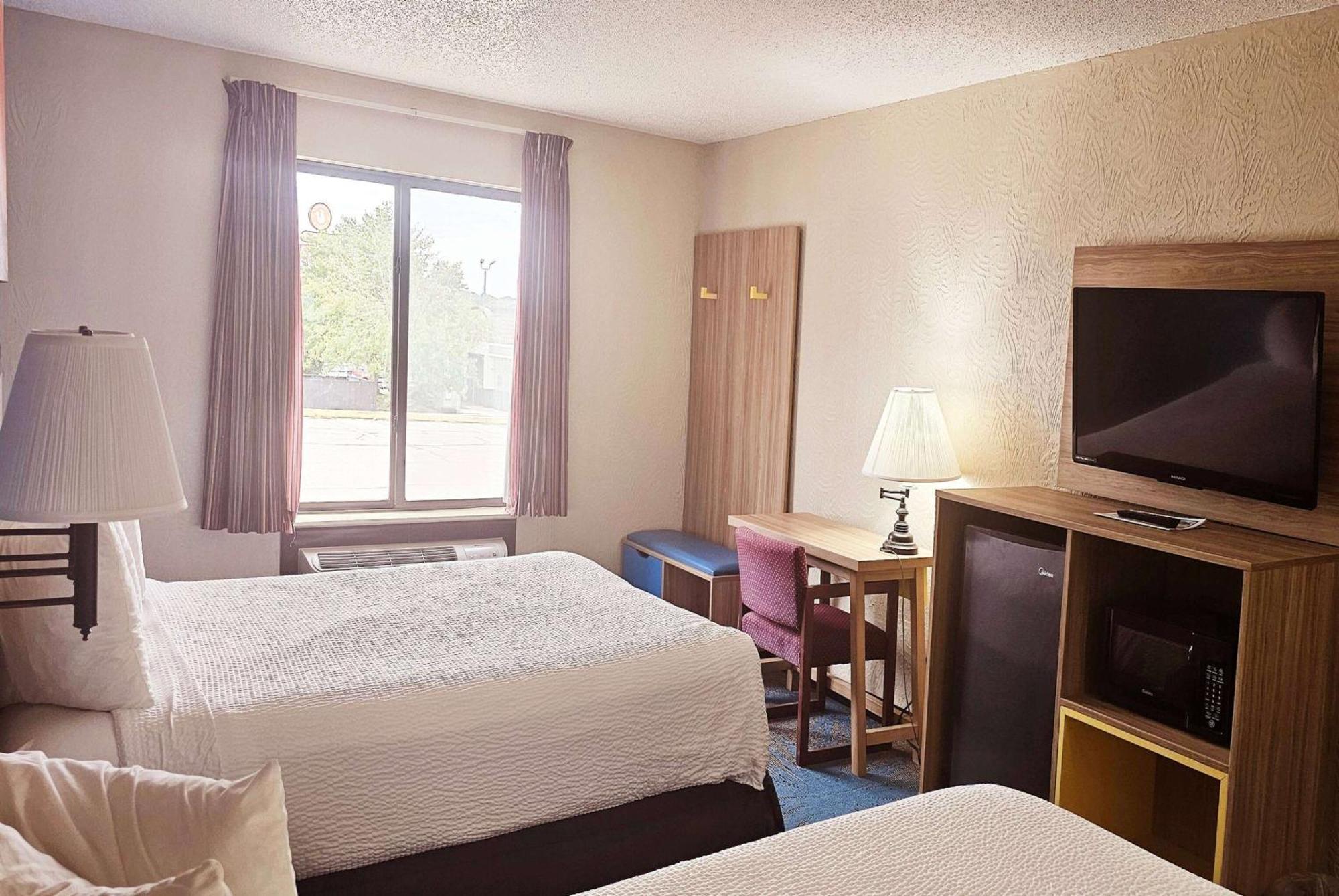 Days Inn By Wyndham Ozark Springfield Exterior photo